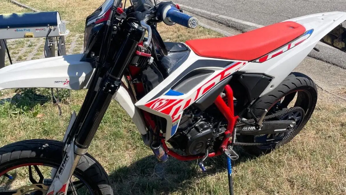 Betamotor RR 125 4T Motard LC (2021 - 23)  (4)