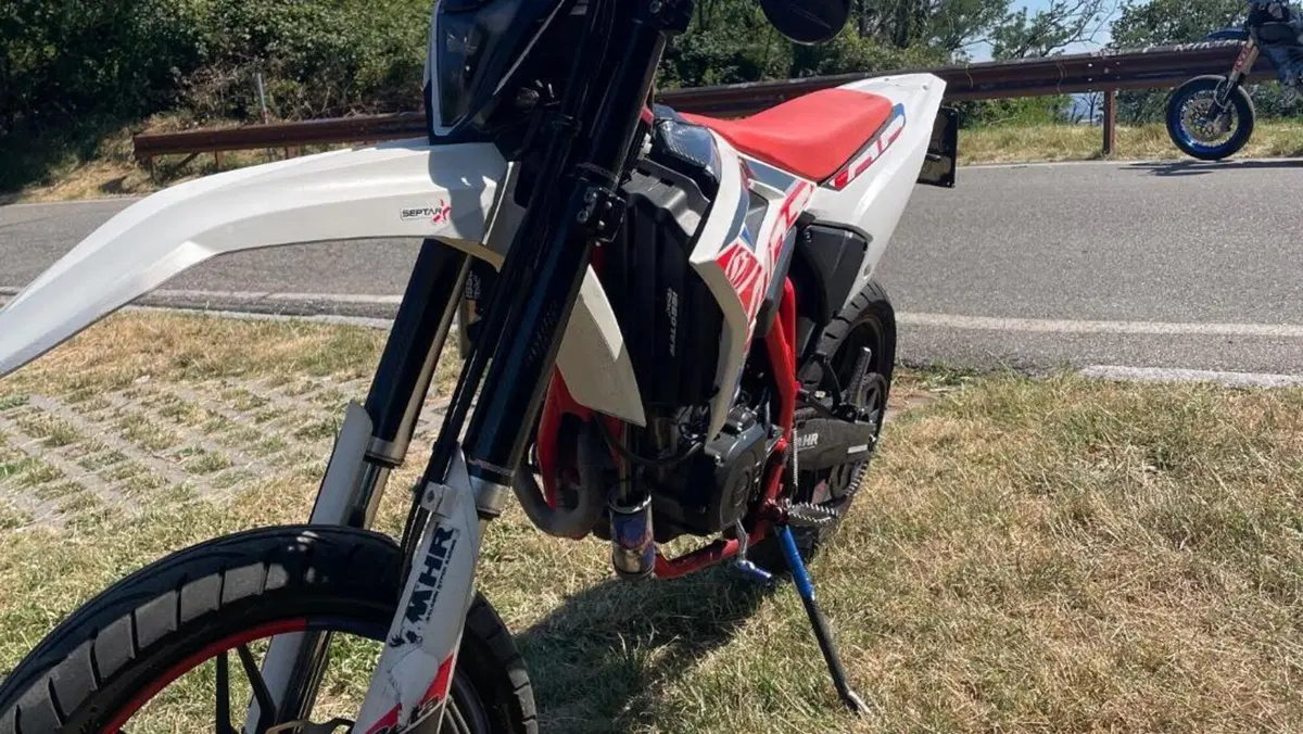 Betamotor RR 125 4T Motard LC (2021 - 23)  (5)