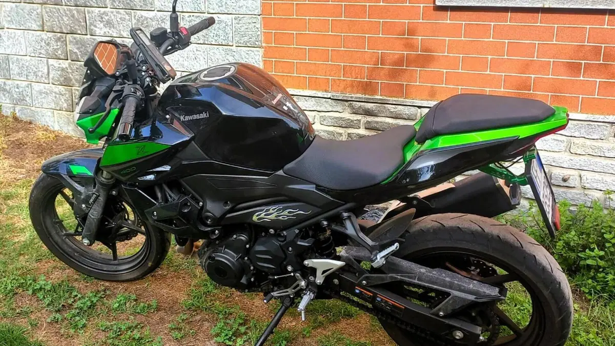 Kawasaki Z 400 (2023)  (2)