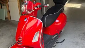 Vespa GTS 300 Super Hpe (2021 - 22)  (2)