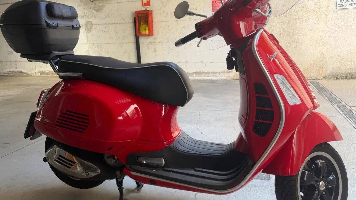 Vespa GTS 300 Super Hpe (2021 - 22)  (4)