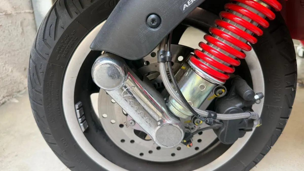 Vespa GTS 300 Super Hpe (2021 - 22)  (18)