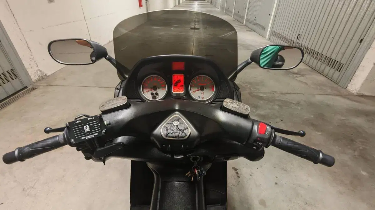 Yamaha T-Max 500 (2004 - 07)  (6)