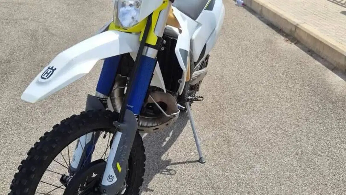Husqvarna TE 300i (2022)  (4)