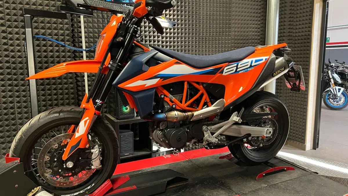 KTM 690 SMC R (2023 - 25)  (3)