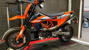 KTM 690 SMC R (2023 - 25)  (3)