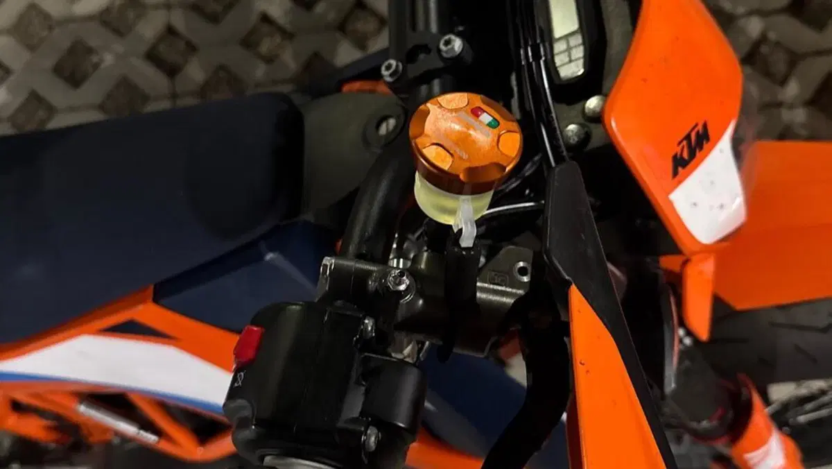 KTM 690 SMC R (2023 - 25)  (5)