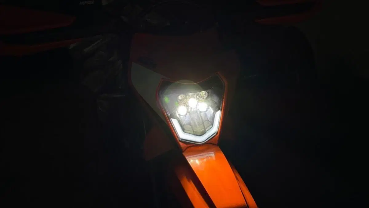 KTM 690 SMC R (2023 - 25)  (10)