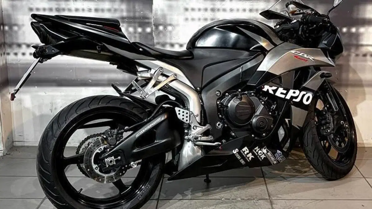 Honda CBR 600 RR (2007 - 08)  (8)