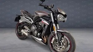 Triumph Street Triple RS (2017 - 19)  (2)