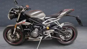 Triumph Street Triple RS (2017 - 19)  (3)