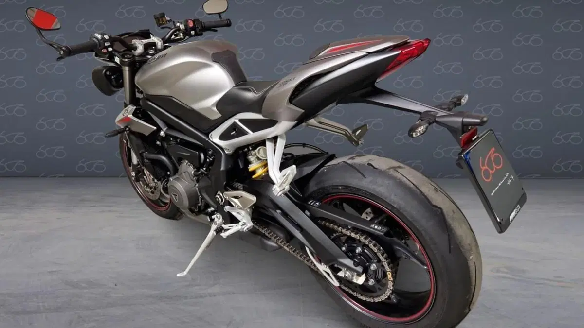 Triumph Street Triple RS (2017 - 19)  (4)