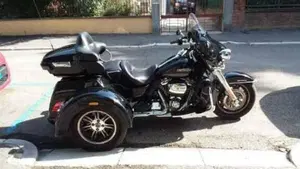 Harley-Davidson 107 Tri Glide Ultra (2017 - 18) - FLHTCUTG  (4)