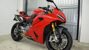 Ducati Panigale V2 S (2025 - 26)  (2)