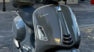 Vespa GTS 300 Hpe Super Tech (2019)  (2)