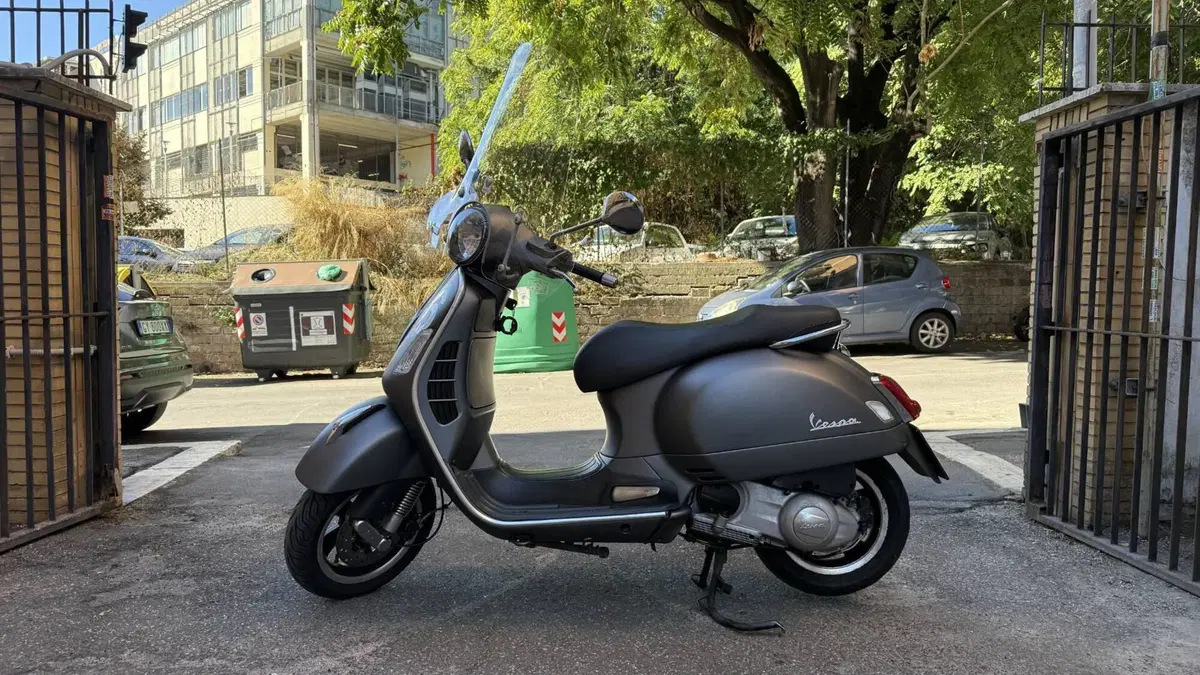 Vespa GTS 300 Super (2008 - 16)  (2)