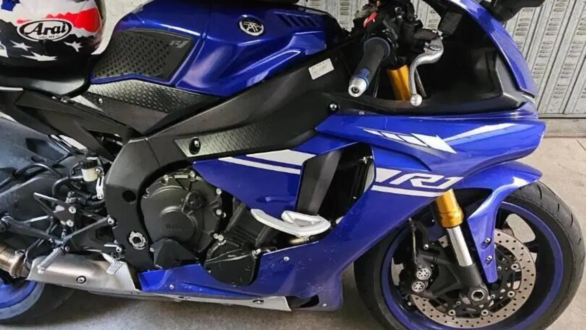 Yamaha YZF R1 (2017 - 19)  (2)