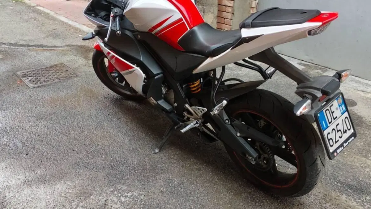 Yamaha YZF R125 (2008 - 13)  (2)