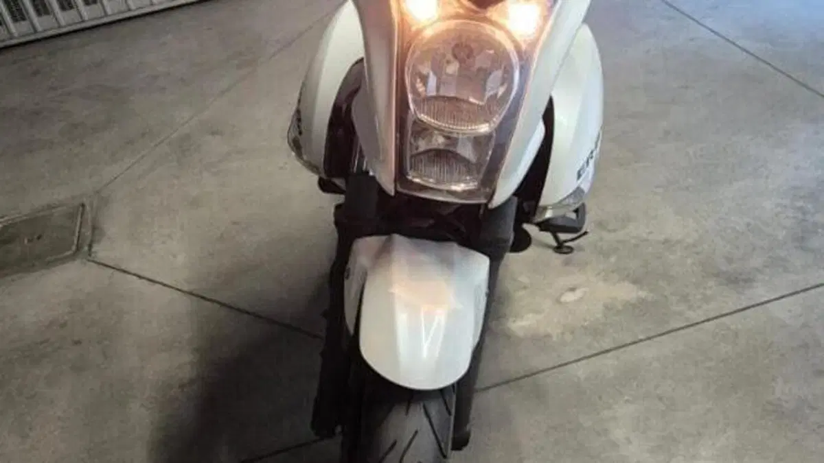 Kawasaki ER-6N (2009 - 11)  (4)