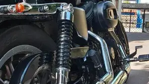 Harley-Davidson 883 R (2008 - 16) - XL 883R  (6)