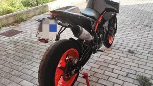 KTM 890 Duke R (2021 - 23)  (4)