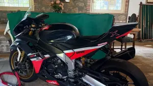 Aprilia RSV4 1100 Factory (2021 - 24)  (2)