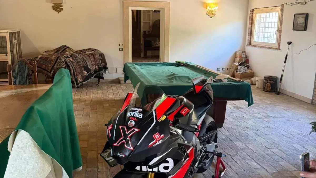Aprilia RSV4 1100 Factory (2021 - 24)  (3)