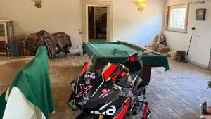 Aprilia RSV4 1100 Factory (2021 - 24)  (3)