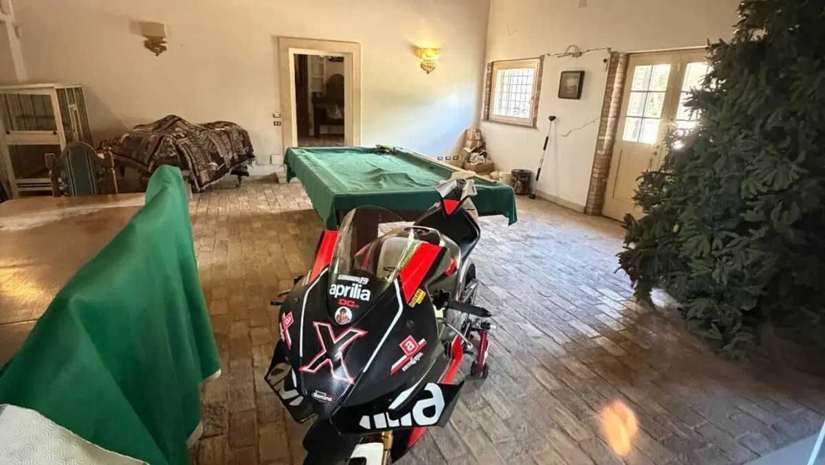 Aprilia RSV4 1100 Factory (2021 - 24)  (4)