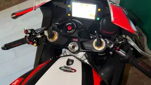 Aprilia RSV4 1100 Factory (2021 - 24)  (9)