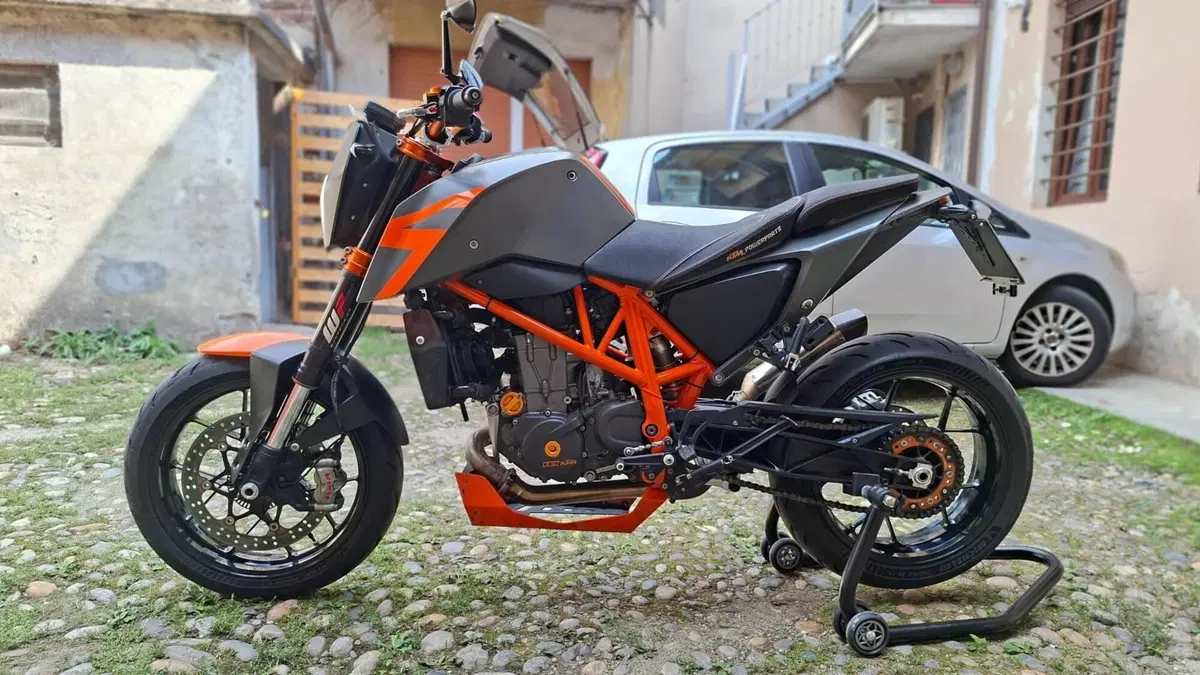 KTM 690 Duke R (2010 - 15)  (2)