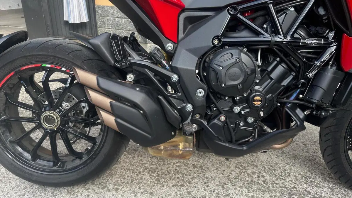 MV Agusta Turismo Veloce 800 R (2023 - 26)  (8)