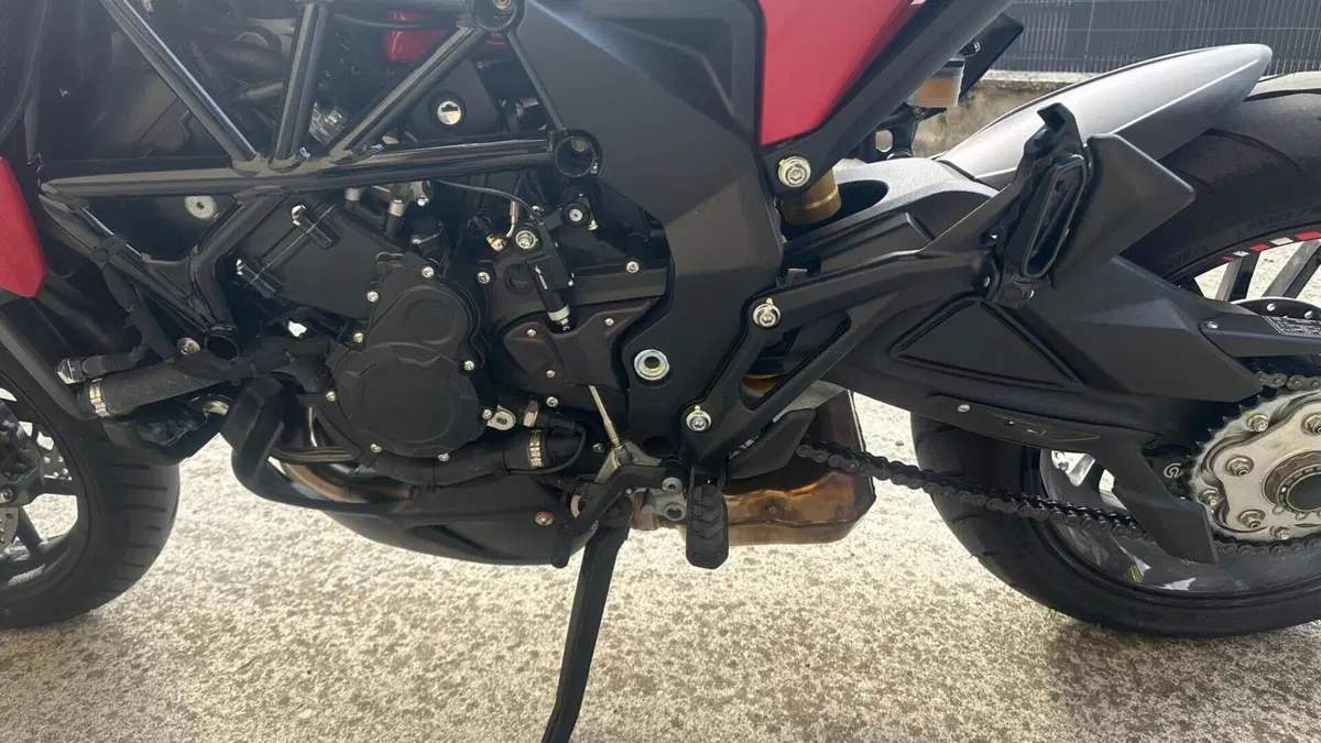 MV Agusta Turismo Veloce 800 R (2023 - 26)  (9)