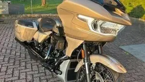 Harley-Davidson CVO Road Glide (2023)  (2)