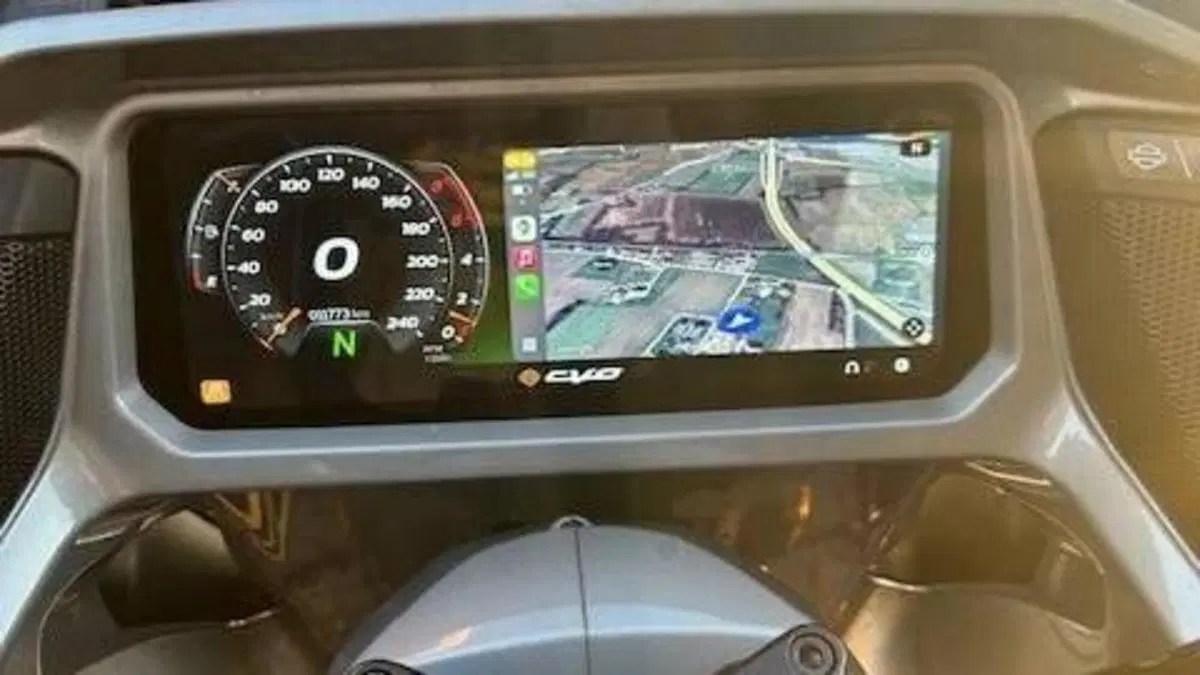 Harley-Davidson CVO Road Glide (2023)  (6)
