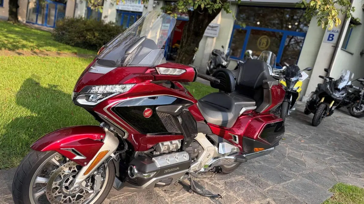 Honda GL 1800 Gold Wing Tour DTC (2018 - 20)  (2)