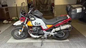 Moto Guzzi V85 TT Evocative Graphics (2019 - 20)  (2)