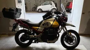 Moto Guzzi V85 TT Evocative Graphics (2019 - 20)  (3)