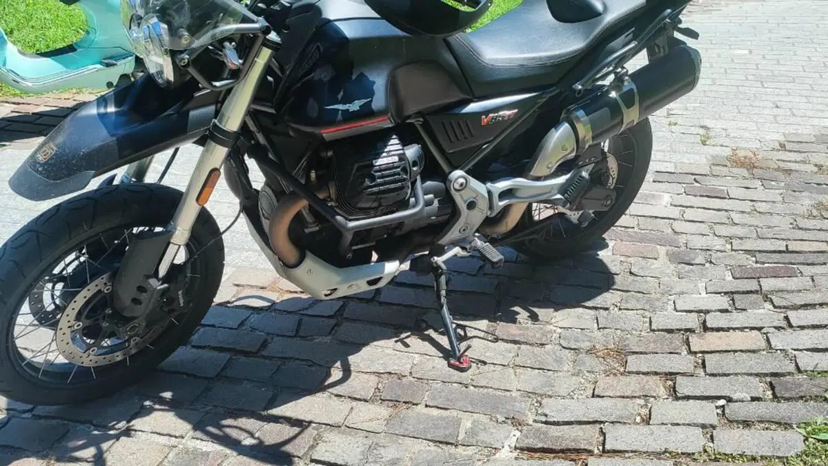 Moto Guzzi V85 TT (2021 - 23)  (5)
