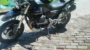 Moto Guzzi V85 TT (2021 - 23)  (5)