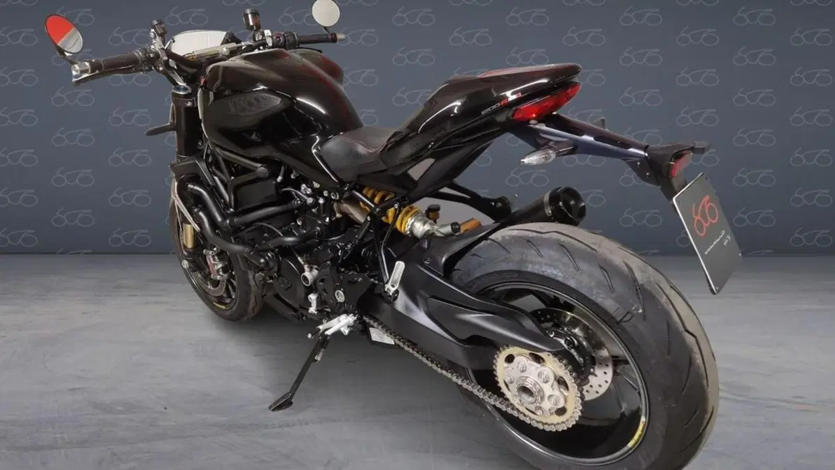 Ducati Monster 1200 R (2016 - 19)  (4)