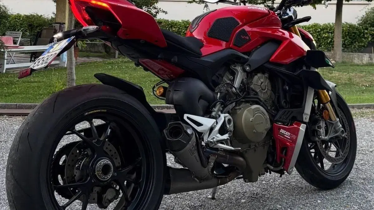 Ducati Streetfighter V4 1100 S (2021 - 22)  (2)