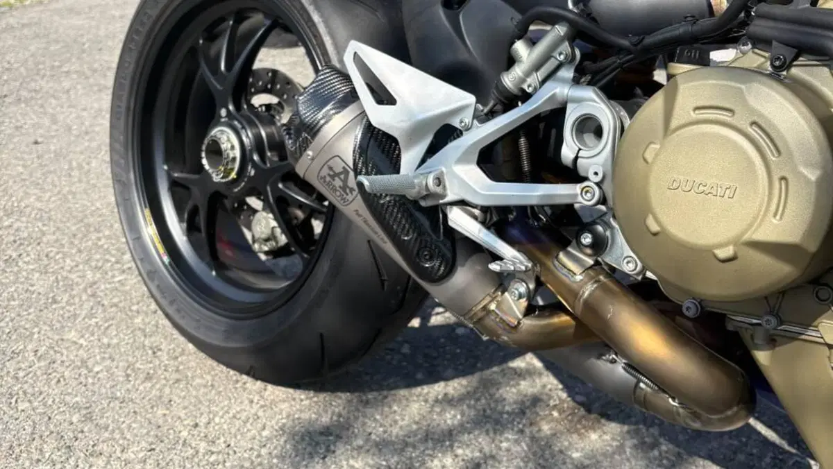 Ducati Streetfighter V4 1100 S (2021 - 22)  (3)