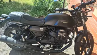 Moto Guzzi V7 Stone (2021 - 24)