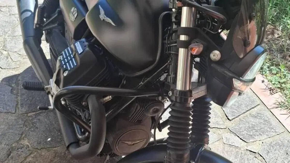 Moto Guzzi V7 Stone (2021 - 24)  (3)