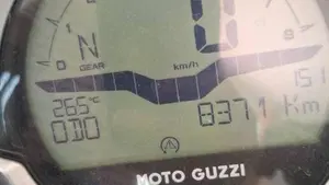 Moto Guzzi V7 Stone (2021 - 24)  (4)