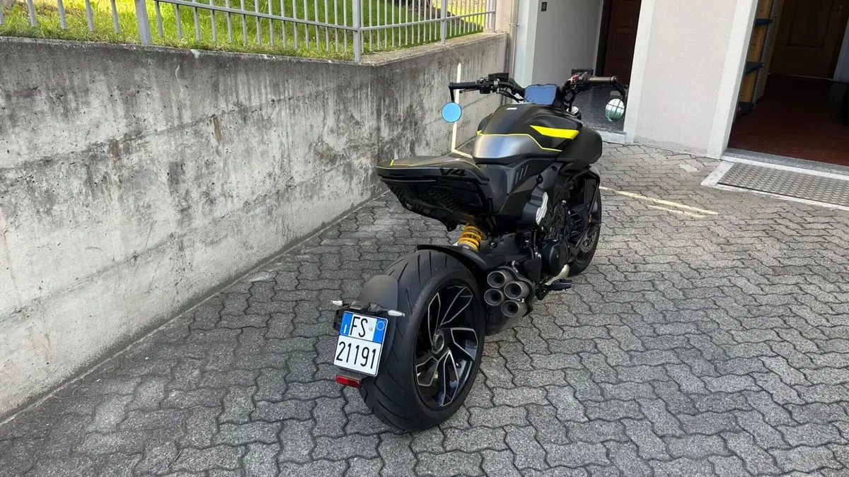 Ducati Diavel V4 (2023 - 26)  (10)