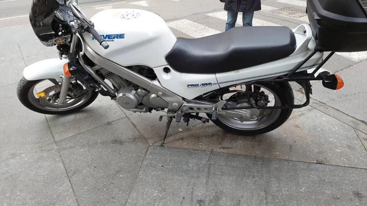 Honda NTV 650 (1988 - 01) 