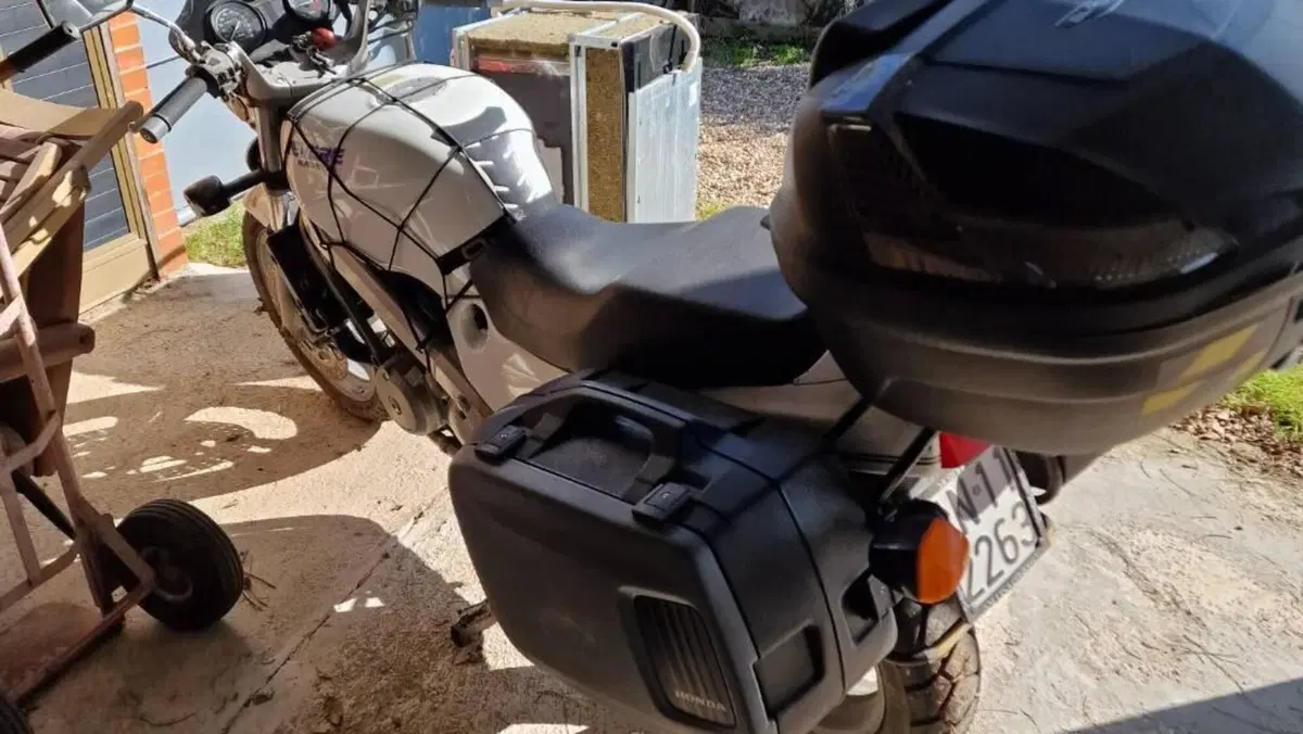Honda NTV 650 (1988 - 01)  (2)