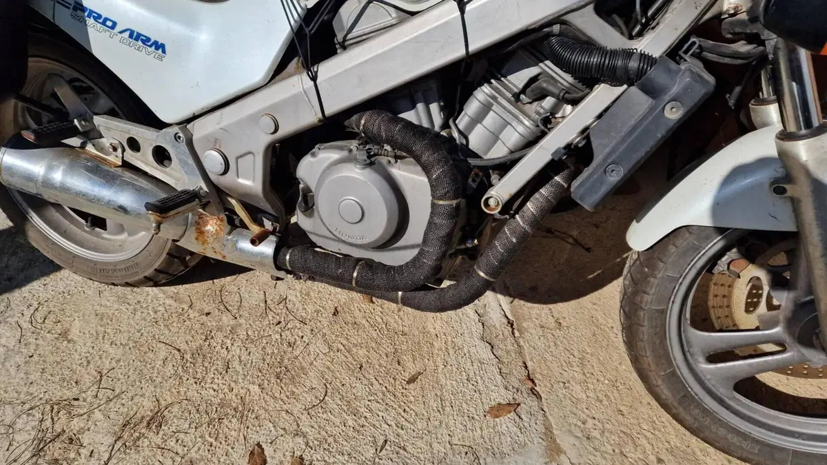 Honda NTV 650 (1988 - 01)  (7)